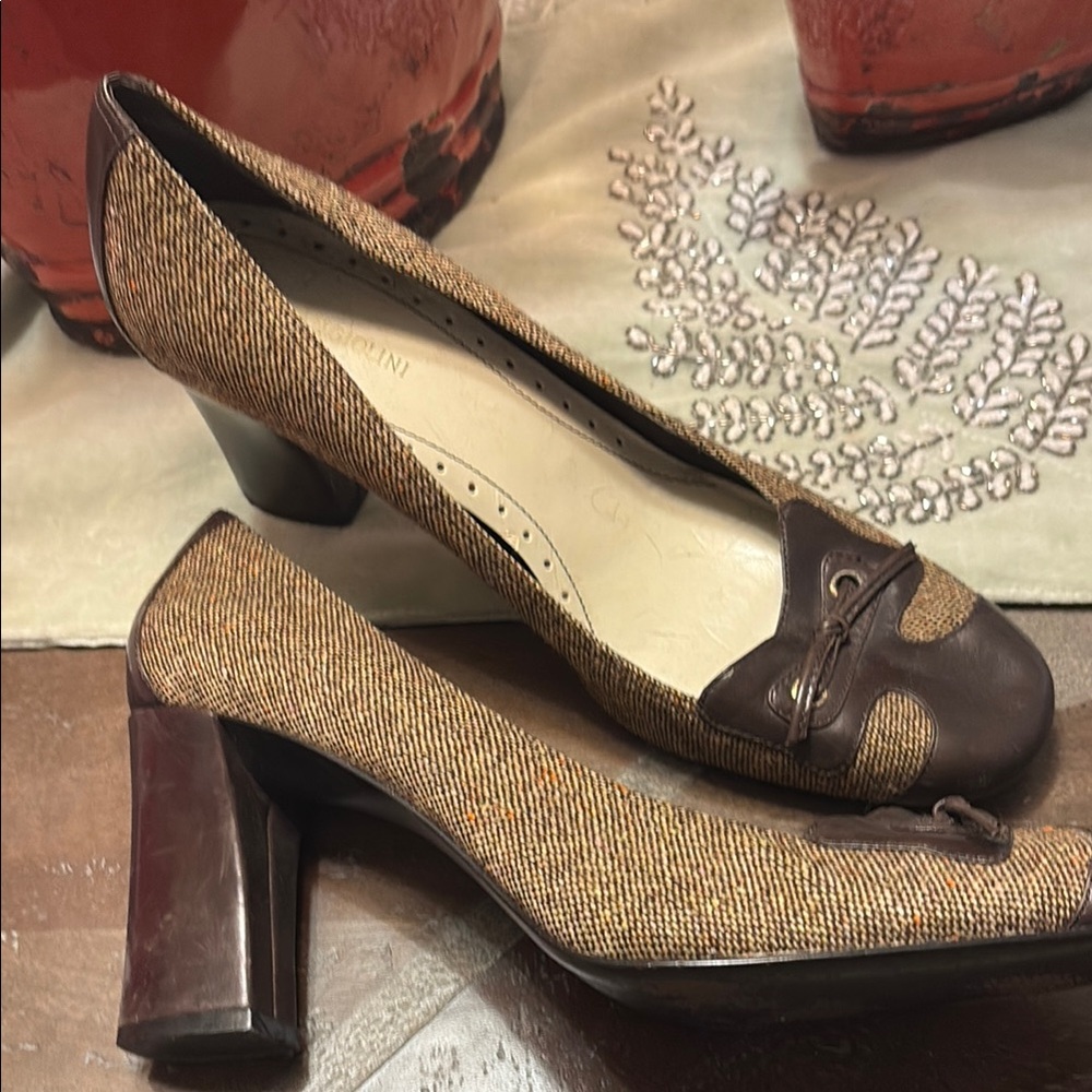 Elegant Brown and Tan Women's Tweed Heels